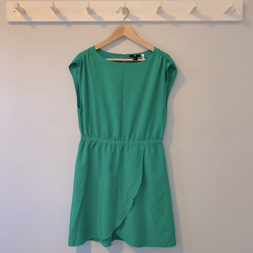 Green boat neck dress